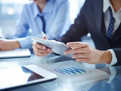 নিরাপত্তা প্রতিফলিত পোশাকে দেখা নিরাপদ