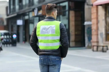 নিরাপত্তা জ্যাকেট এর রং মানে কি?