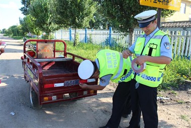 ছোট প্রতিফলিত স্টিকার, রাস্তার বাইরে নিরাপদে জনসাধারণকে আলোকিত করুন