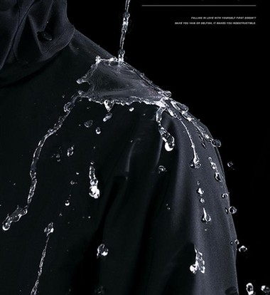 প্রতিফলিত রেইনকোট শৈলী এবং নিরাপত্তা একত্রিত